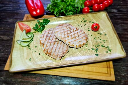 Медальоны из свинины