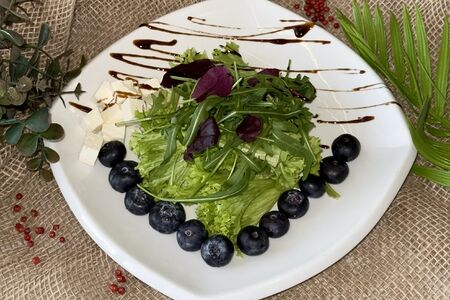 С голубикой и брынзой