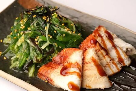 Салат чука с угрем