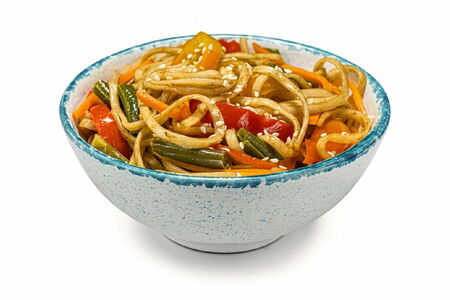 Удон с овощами в кисло-сладком соусе