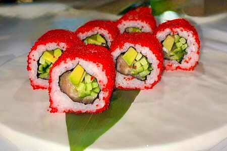 Ролл Калифорния с лососем 