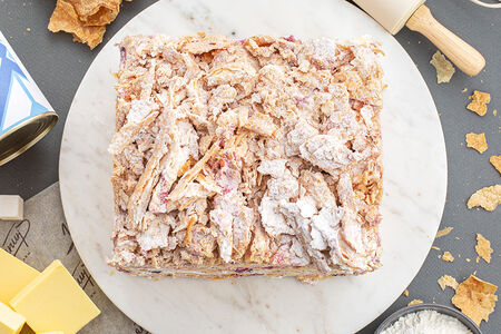 Торт Наполеон с черной смородиной