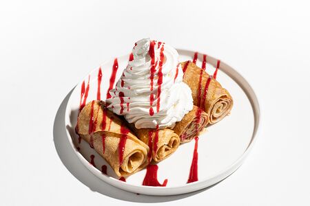 Блинчики с  вареньем и сливочным кремом