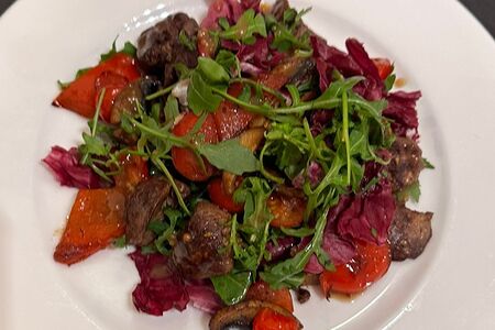 Тёплый салат с куриной печенью