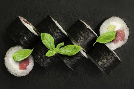 Ролл с мясом тунца