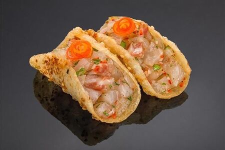 Тако с сибасом, перцем чили и соусом цитронель