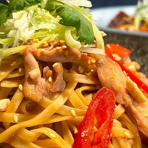 Wok с куриным бёдрышком