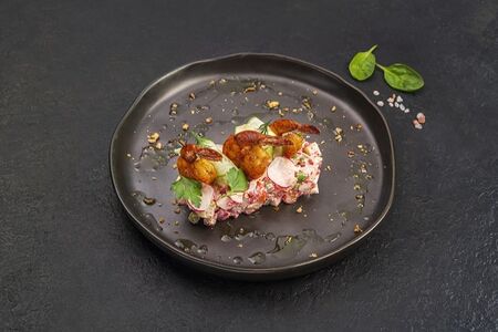 Оливье с тигровыми креветками и икрой тобико