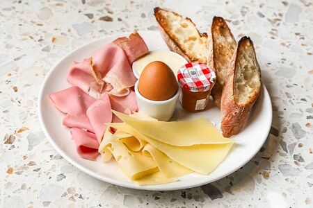 Ассорти колбас и сыров 