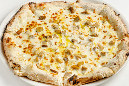 Пицца с белыми грибами и трюфельной пастой