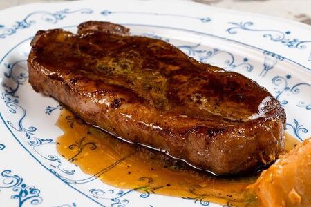 Стриплойн тоннато