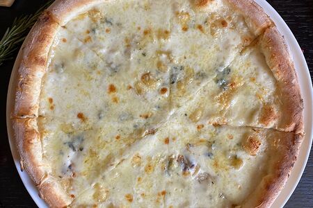 Пицца четыре сыра