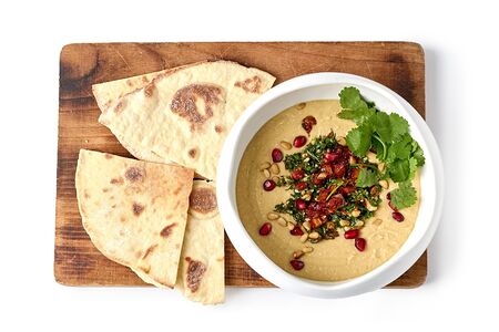 Мусс из чечевицы с лепешкой и томатами