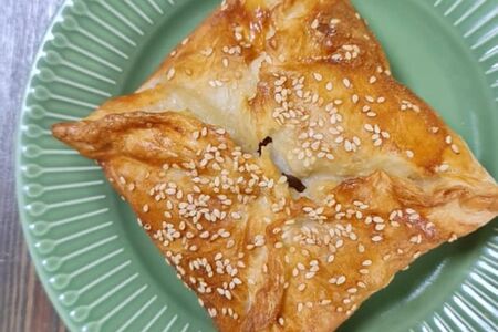 Слойка с курицей и грибами