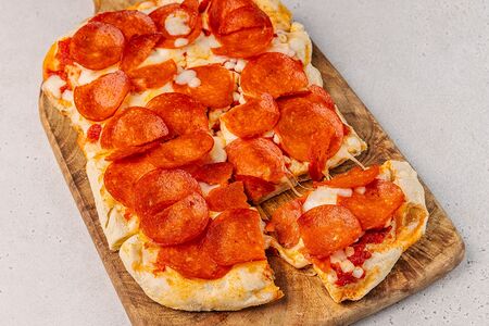 Пицца пепперони