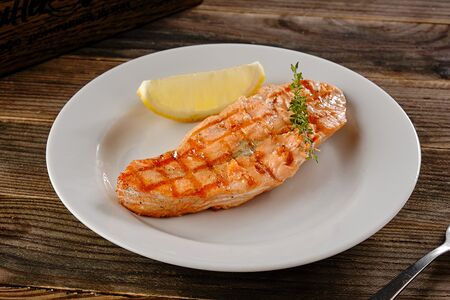 Стейк из лосося на гриле