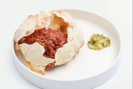 Тартар из говядины с каперсами