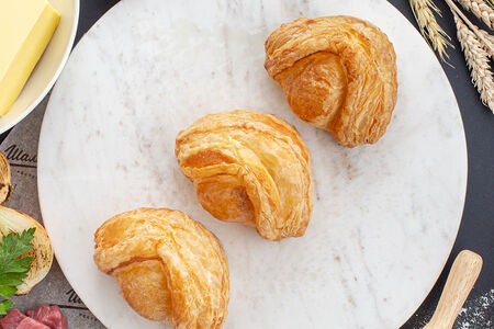 Пирожок слоеный с мясом