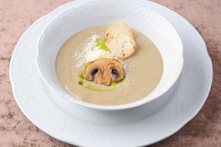 Суп-крем Грибной с гренками и Пармезаном