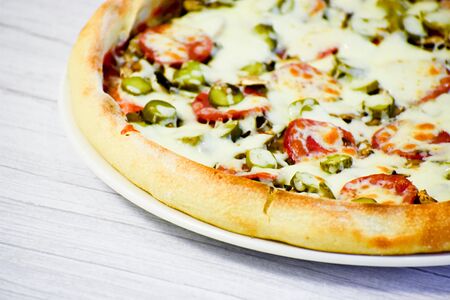 Пепперони с корнишонами