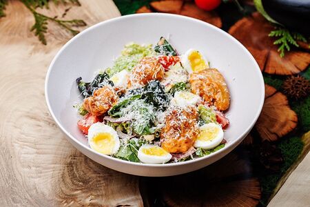 Салат с хрустящим цыпленком 