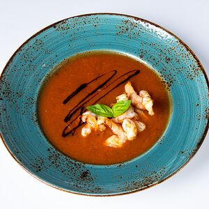 Томатный суп с тигровыми креветками
