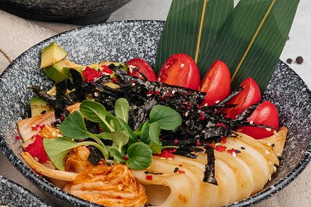 Поке с кальмаром 