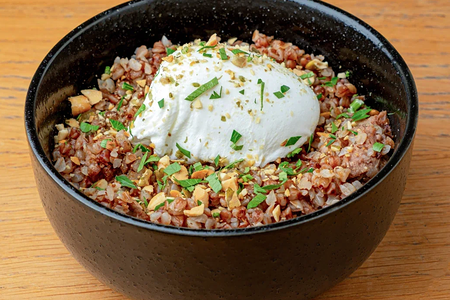 Греча с говядиной и яйцом