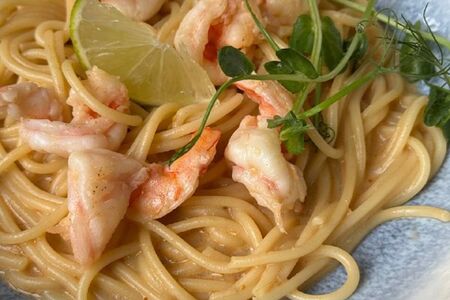 Паста с креветками Том Ям