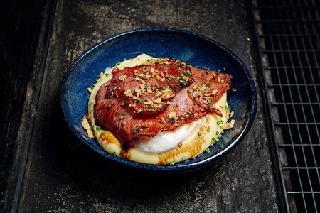 Пастрами из говядины с пармезаном и портвейном