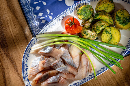 Пряная селедочка с запеченным картофелем