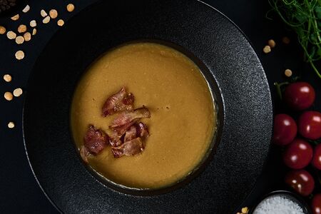 Гороховый суп с копченостями и беконом