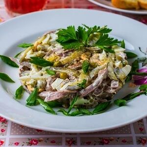 Салат с говяжьим языком