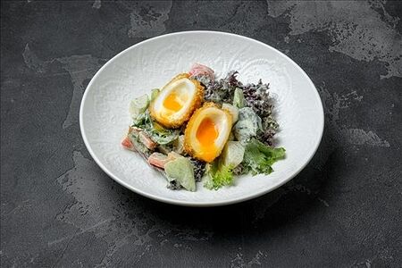 Овощи с домашней сметаной и хрустящим яйцом