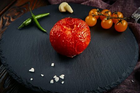 Помидор запеченный