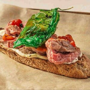 Брускетта с ростбифом 