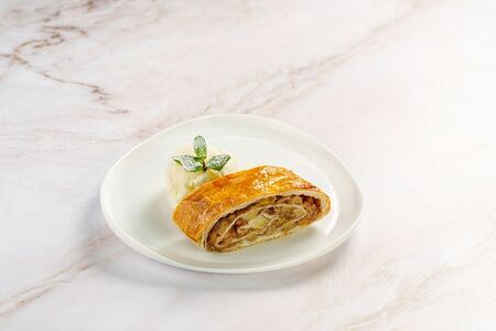 Штрудель яблочный