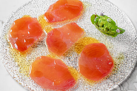 Тунец Блюфин с понзу и оливковым маслом