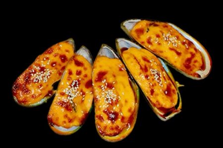 Мидии киви, запеченные в сырном соусе 