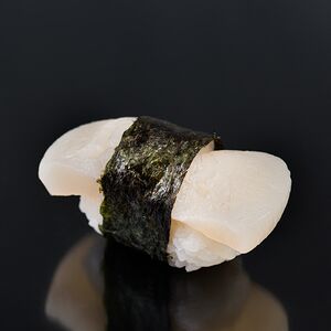 Суши с гребешком