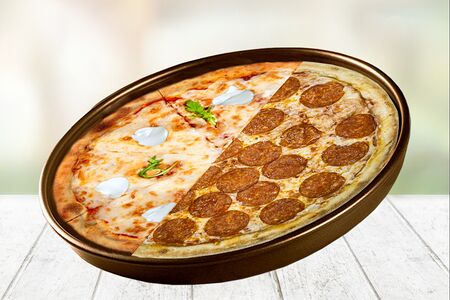 Пицца из двух половинок