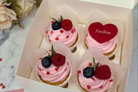 Капкейки с ягодами Люблю