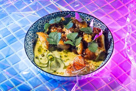 Хрустящий цыплёнок с соусом халапеньо