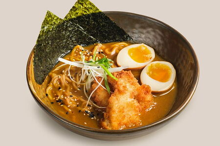 Лапша Рамен в бульоне Карри