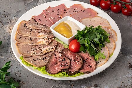 Домашняя мясная тарелка