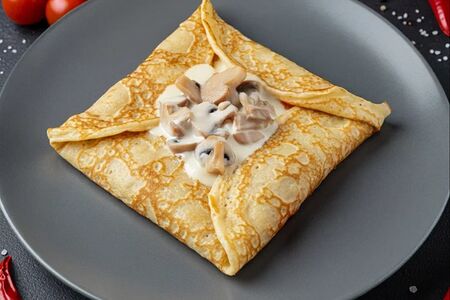 Блин с курицей и грибами