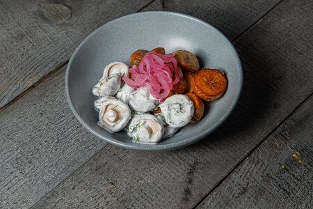 Грузди в сметане с молодым картофелем