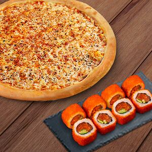 Пицца Маргарита и ролл Калифорния с лососем