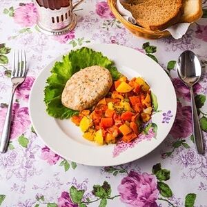 Рыбные котлеты на пару c овощами