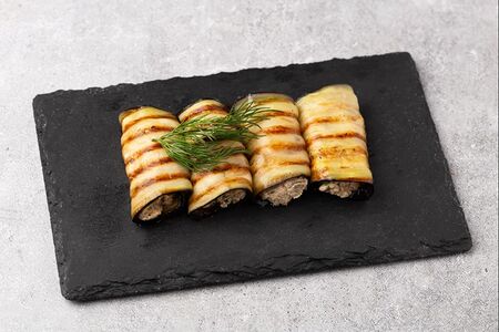 Рулетики из баклажанов